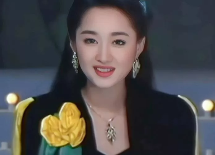 赖昌星曾毁了2个女星,一个被誉甜歌皇后,一个当红演员