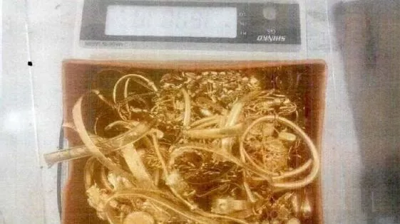 一天背走2000多万元黄金,上海两人被判刑