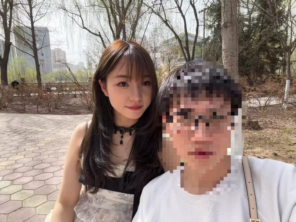 对话“男友驾车出事致截瘫”双方:女生称被网暴到崩溃