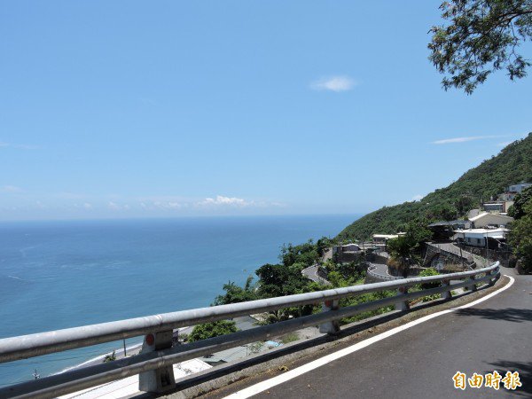 多良火车站上方的多良部落海景无敌。(记者张存薇摄) 多良火车站上方的多良部落海景无敌。(记者张存薇摄)