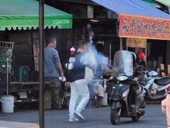 沿路乱放冲天炮 草屯大观市场惊见怪客「炸街」