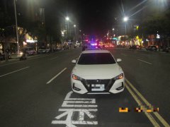 高雄新兴区3轿车追撞 车损无人伤