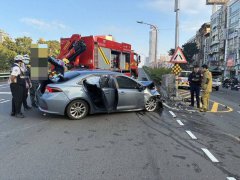 自撞民族二路桥墩下车拔腿就跑 高雄女酒驾肇逃落网