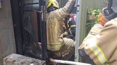 基隆民宅火警 6旬中风翁昏迷被救出