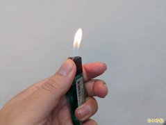 继女遭前男友反锁房内洒汽油  继父破门救人