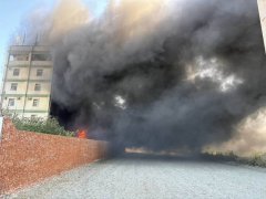 彰化福兴废弃物大火险烧大楼  5公里远都看得到浓烟