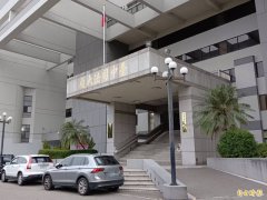 台中2歹徒分持空气枪、开山刀抢走1061万 各被判8年4月徒刑