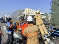 国8台南安定段侧车道3车追撞 2人送医