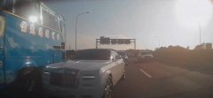 4000万劳斯莱斯擦撞游览车 车商估维修「200至250万」
