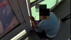 台中BRT站惊见瘫软妇！警冲百米半跪姿守护 一票乘客好感动