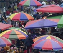 强风吹倒帆布伞砸老妇害嗅觉听力受损 新竹摊贩遭求偿百余万