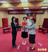 高雄高分院院长交接 卸任院长简色娇婉拒同仁送行好意