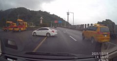 国5北上雪隧前「外侧大回转」 后方驾驶吓傻：兄弟我还要养家