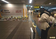 北捷连续攻击》Ｍ7出口转角处 民众悼念阻凶手身亡57岁余大哥