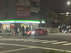 台南小学生骑YouBike擦撞法拉利！天价维修费恐要家长买单