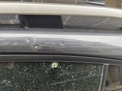 苗栗出现「试枪」怪客? 休旅车遭钢珠弹痛击 伤痕累累画面曝