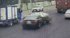 巷弄追逐！ 男欠20多万未还 债主追5公里一路撞他车