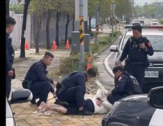 彰化员林閙区男持双刀马路上闲逛  路人吓坏急报警