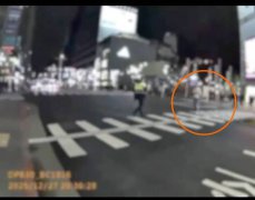 男子不明原因冲进诚品南西店  巡逻警力压制逮人