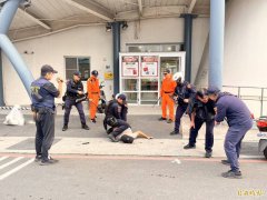 震慑随机暴力 东港警海巡琉球大演习