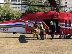 男子「雪山西棱」纵走丧命 直升机今午吊挂下山