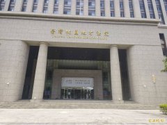 持刀连劫2超商抢芭乐汁+获利85元 德籍男重判3年10月、7年10月