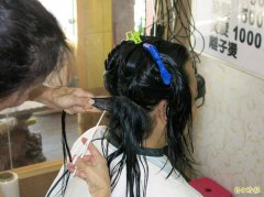 每月帮自己「加薪」4万多 美发女会计6年吞300多万下场出炉