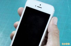 捡到iPhone讨酬谢金不成  男子气炸发文挨轰：贪得无厌