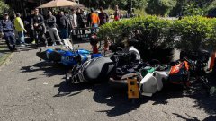 新的一年先负债？越级骑重机跑北宜公路过财茂弯 自摔撞3车再吞罚单