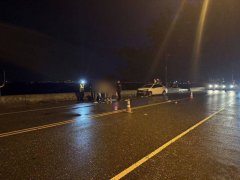 雨天台9线骑车自摔遭撞 国中老师送医不治