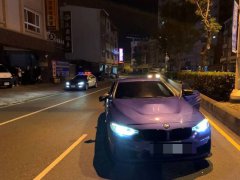 BMW屏市弯道失控转一圈半撞住家 2人弃车落跑