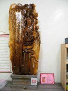 高雄行政分署今年首拍1/6登场  木雕观音心经佛像吸睛