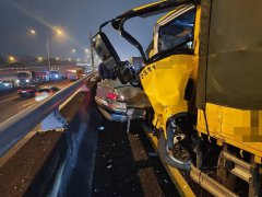 汐五高架4车连撞！ 小货车驾驶恍神没注意前方塞车酿祸