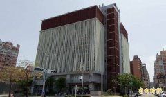 海军士官在左营住家大楼坠落 送医抢救中