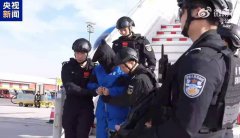 太子集团首脑陈志被布袋套头 押送回中国画面曝光