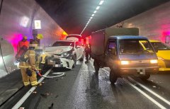 雪隧北向车道2车追撞封闭外车道 北上车流一度大排长龙