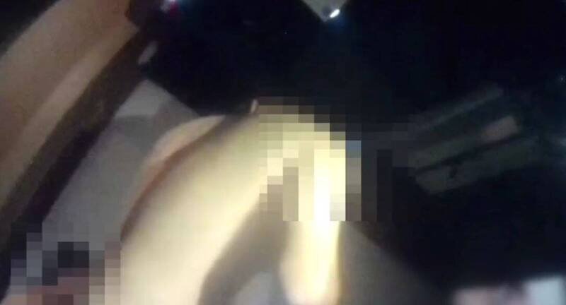 台中警方破获同志交友会馆，现场查获赤身裸体男客。（记者陈建志翻摄）