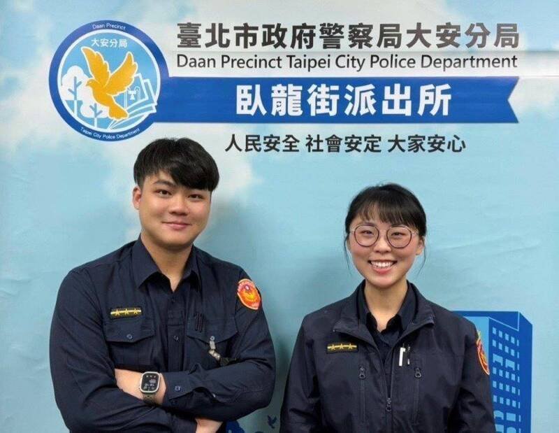 大安分局卧龙街派出所警员韩佳晋（左）、吴婉绫（右）。（记者陈彩玲翻摄）