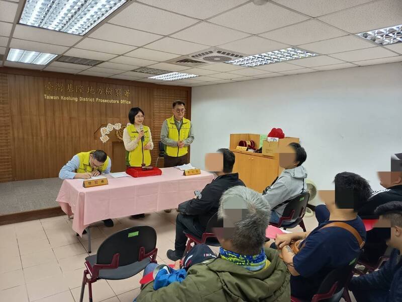 基隆地检署与行政执行署今天上午在地检署变价拍卖扣押物，现场1.2万余颗泰达币在激烈竞价50回后，以39万3500元拍定。（记者林嘉东翻摄）