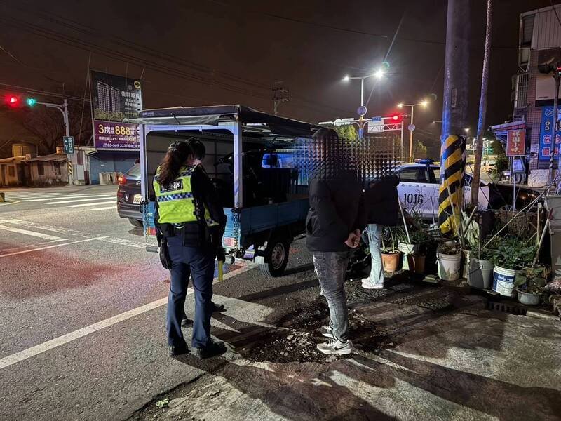 新竹县警方扫荡飙车，一举查扣10辆改装竞速机车等。（新湖警分局提供）