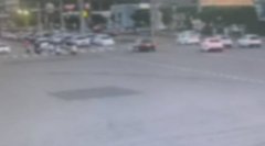 下班尖峰时间误闯对向车道 科技执法全都录