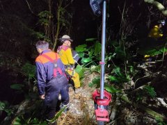 台中双载父子离奇失联 警边坡寻获父亲亡、儿送医