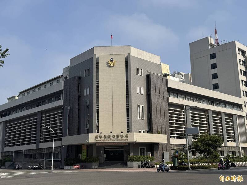 高雄市警察局公关室警官林正立，今传出在家中猝逝，享年57岁。（记者许丽娟摄）