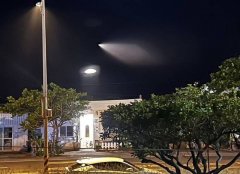 独家》垦丁惊现神秘光束！「长尾巴」划破黑夜 疑为中国火箭升空