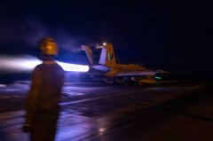 美军秀轰炸画面！曝开战伊朗48小时击中逾1250目标、6官兵阵亡