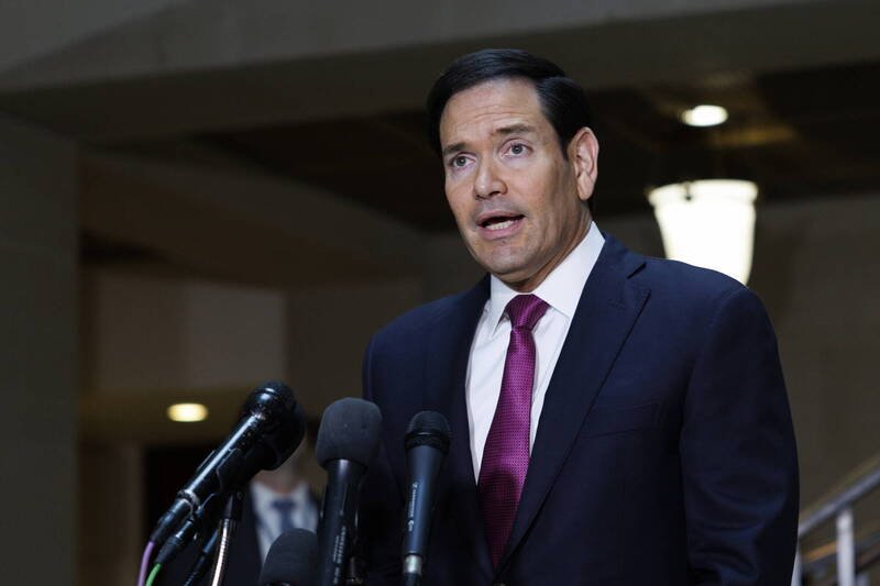 美国国务卿鲁比欧表示，以色列决心攻击伊朗，并确信美军会因此遭报复，迫使川普政府采取先发制人的打击行动。（欧新社）