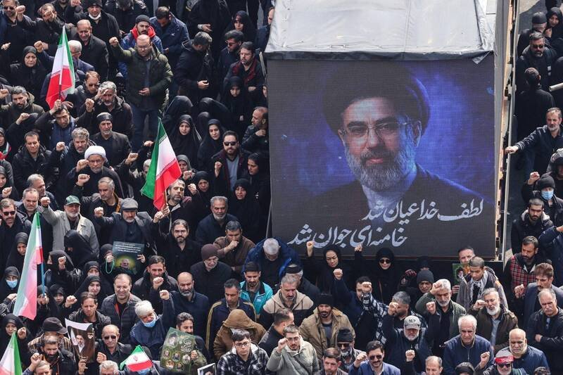 穆吉塔巴．哈米尼（Mojtaba Khamenei）已获推选为伊朗最高领袖，但他接班迄今既未露面也未曾发言。（法新社）