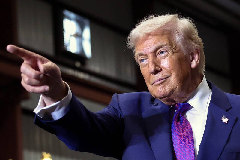 美国总统川普表示，美国将「稍微」释出一些战略石油储备，他也提到，目前美军已击中28艘伊朗布雷船。（路透）