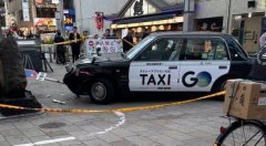 大阪难波站附近计程车冲上人行道酿2伤 其中1人为外国籍