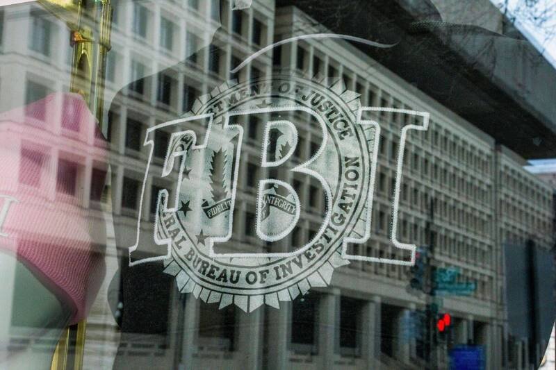 FBI火速逮到一名泄密人。（彭博）